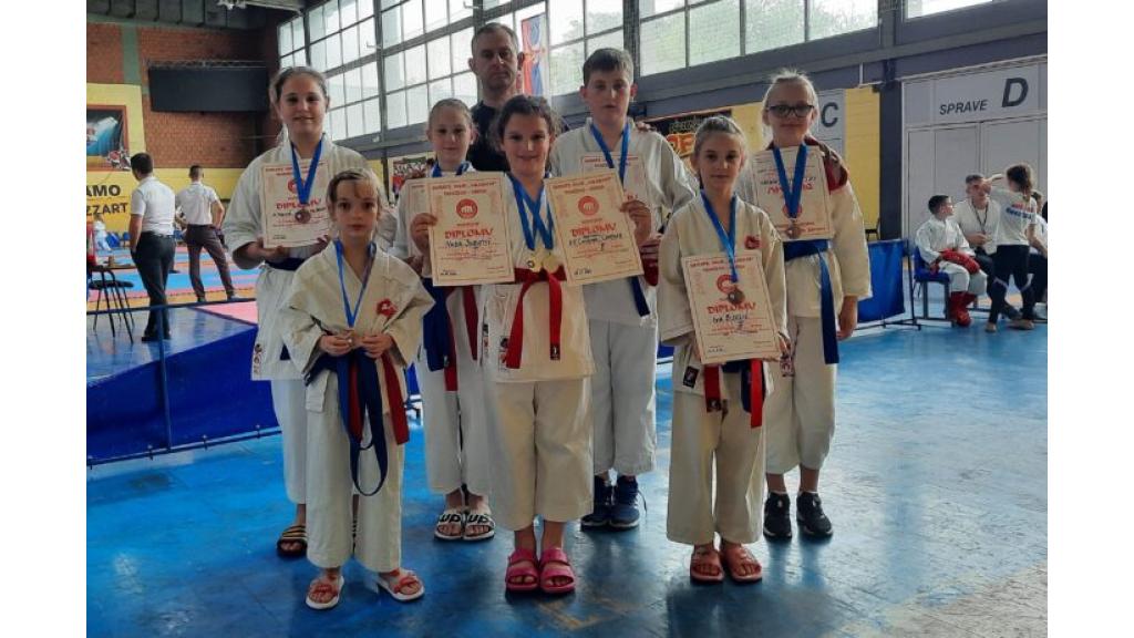 Zapažen nastup Karate kluba „Crvenka“ na međunarodnom turniru u Pančevu