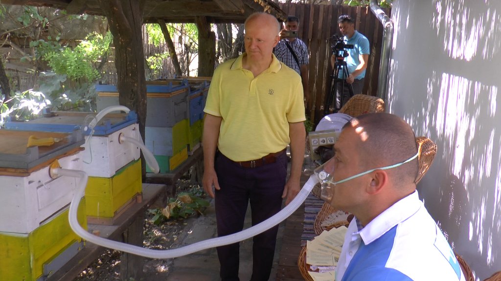 Lečenje apiterapijom u zavičajnoj kući „Ćemer” u selu Velebit