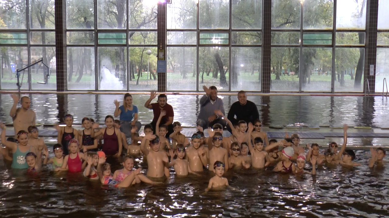 Vanja Udovičić u poseti plivačkom klubu „Šark” iz Kanjiže
