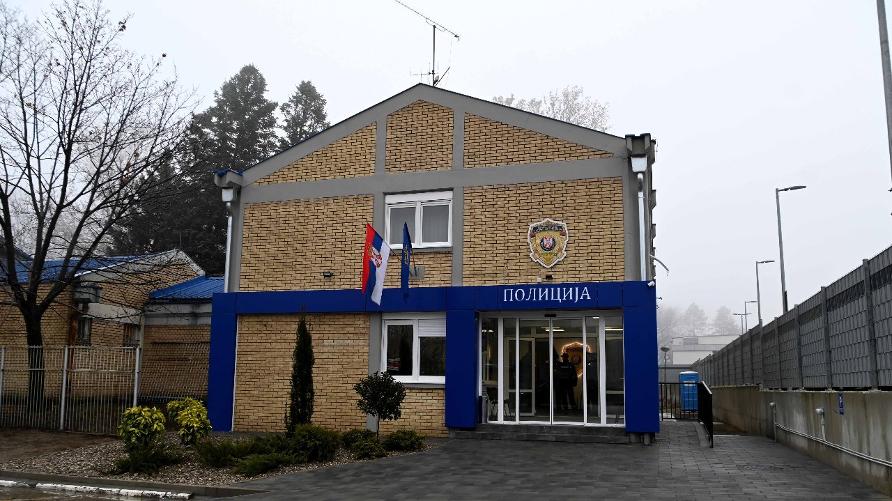 Gašić obišao renovirani objekat Policijske stanice u Izvorskoj