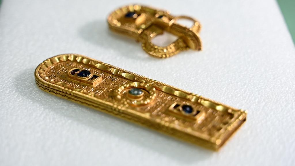 U Muzeju Srema izložen unikatni zlatni avarski pojas iz šestog veka