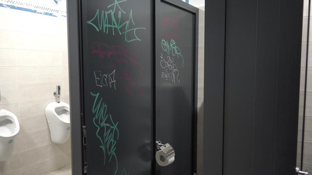 Javni toalet na meti vandala