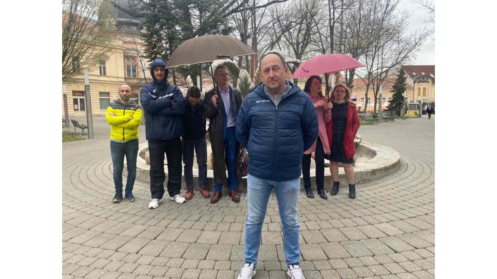 Mitrovački prosvetari održali 30-minutni štrajk