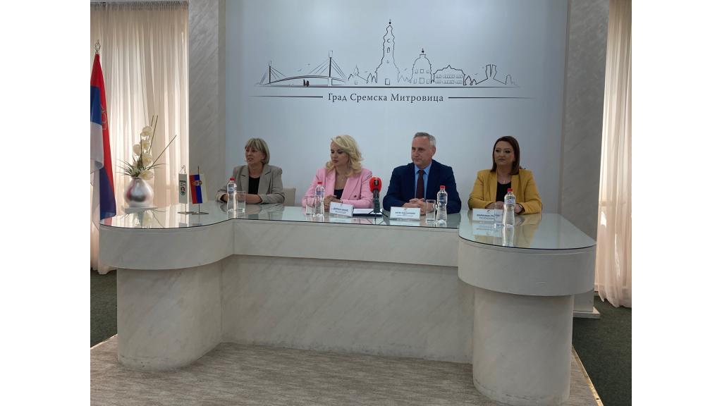 Ministarka Darija Kisić uručila ugovore za samozapošljavanje