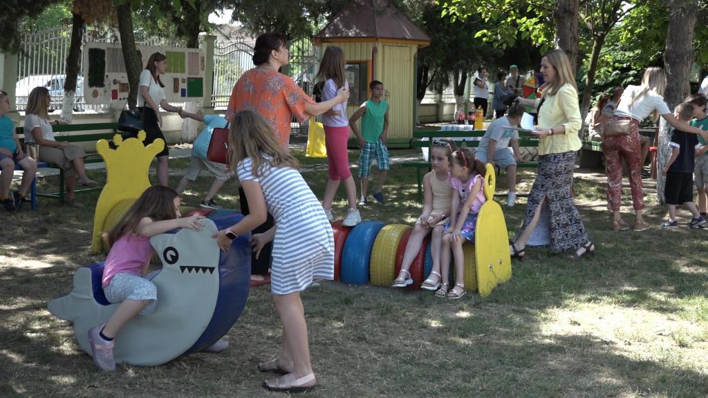 U dvorištu škole „Radivoj Popović” otvoreno senzorno igralište
