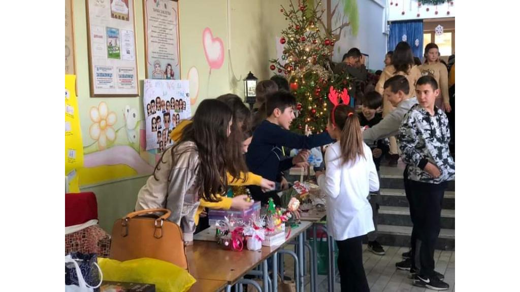 Novogodišnji humanitarni bazar u Bajićevoj školi