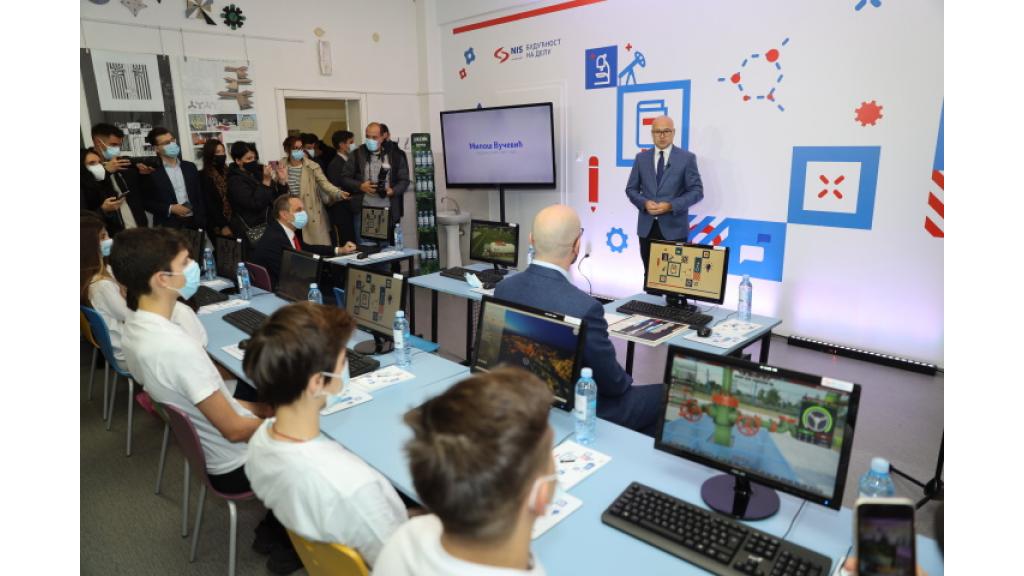 Škola za dizajn „Bogdan Šuput“ dobila savremen informatički kabinet