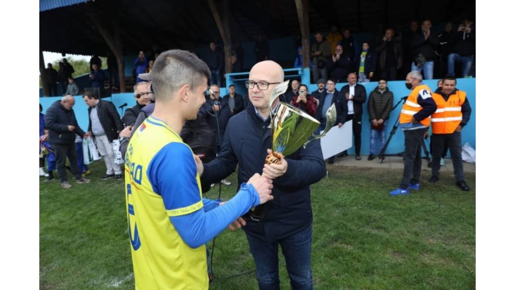 Gradonačelnik uručio pehar pobedniku Kupa Fudbalskog saveza grada Novog Sada
