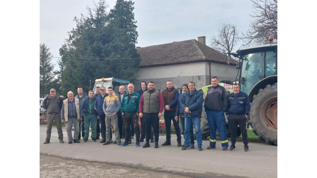 Stajićevo: Poljoprivrednici u saradnji sa Gradom Zrenjaninom uredili atarske puteve