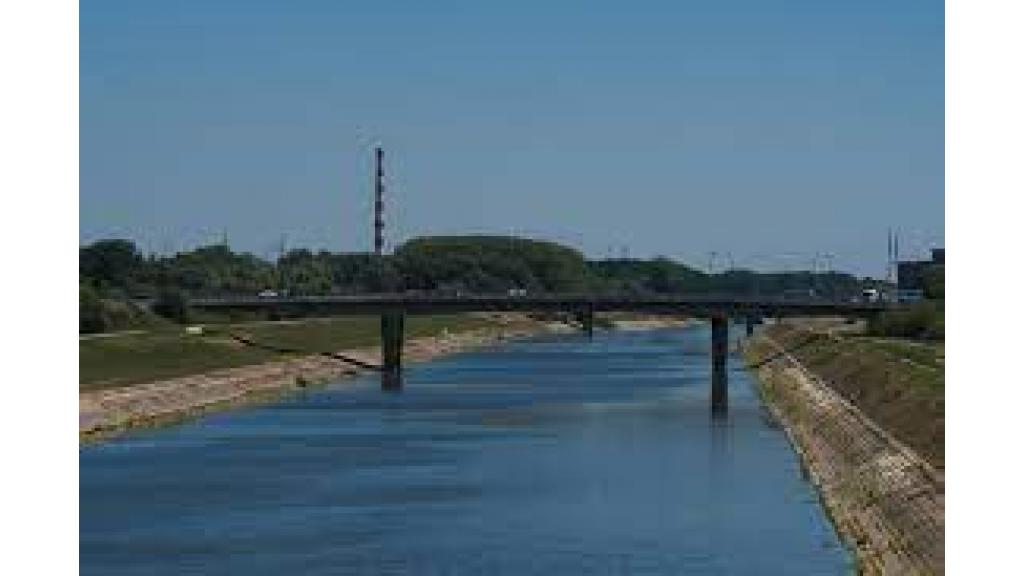 Obustavlja se plovidba kanalom DTD kod Novog Sada zbog rušenja železničkog mosta