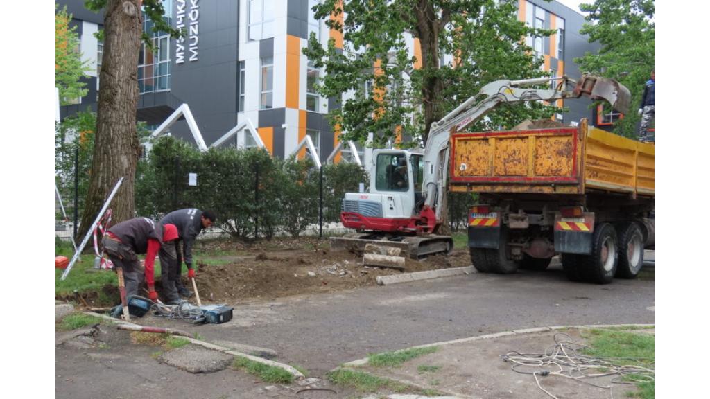 Počeli radovi na uređenju parking prostora u Balzakovoj ulici