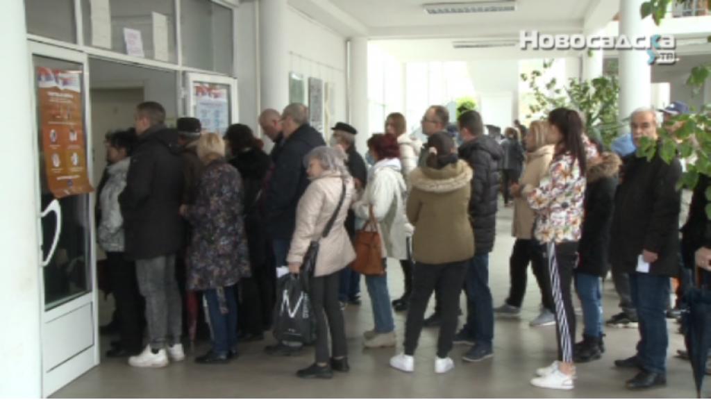 Glasanje na biračkim mestima u Petrovaradinu prolazi bez problema