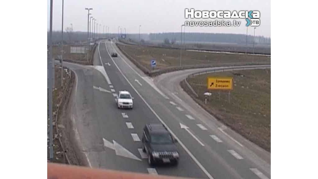 Radovi na postavljanju ograde na putu Novi Sad-Beograd