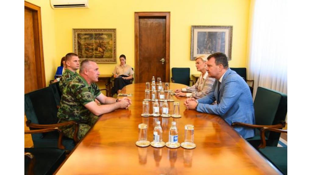 Igor Mirović i general Zoran Nasković razgovarali o obnovi objekata Vojske Srbije