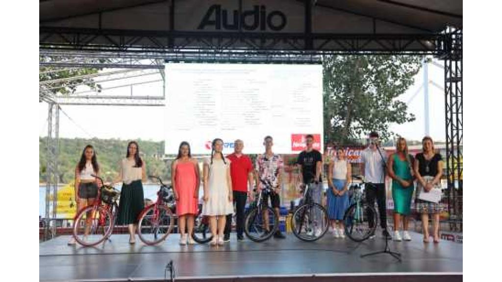 Najbolji novosadski osnovci i srednjoškolci nagrađeni biciklima