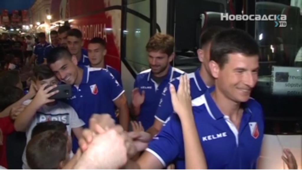 Fudbaleri FK Vojvodina družili se sa navijačima
