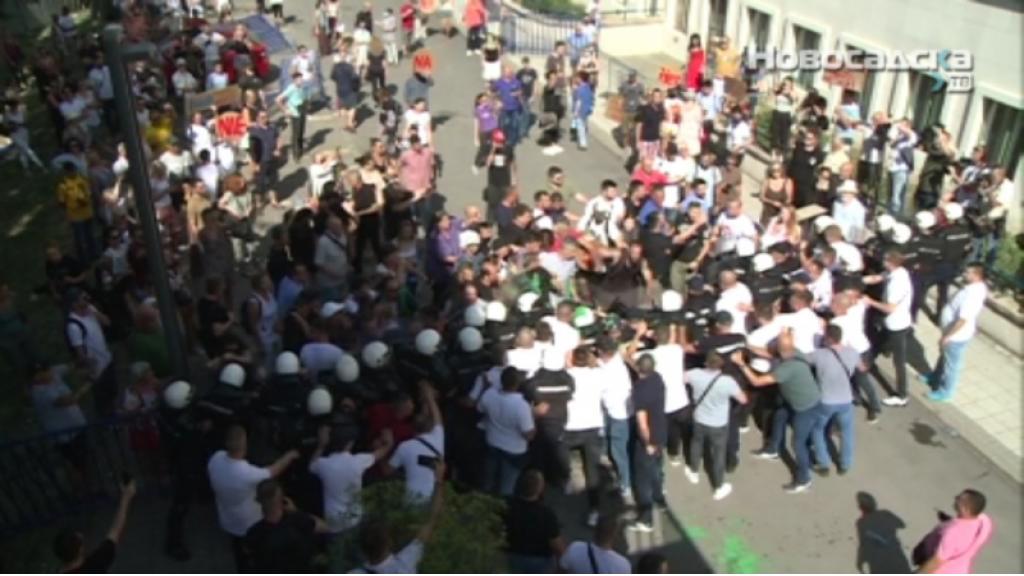 MUP:Laž da je policija bila nasilna nad demonstrantima u Novom Sadu
