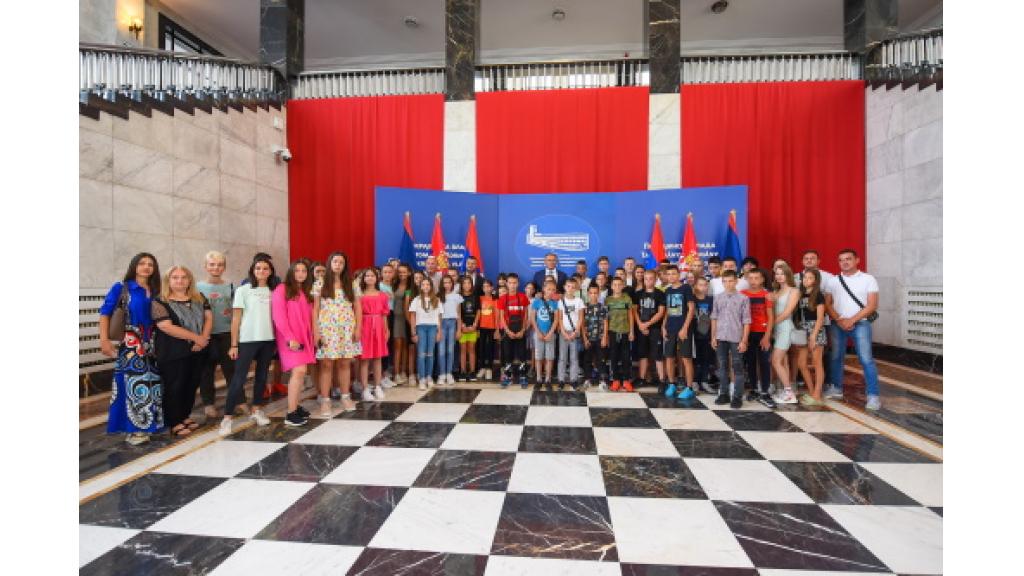 Deca sa Kosova i Metohije posetila Pokrajinsku vladu