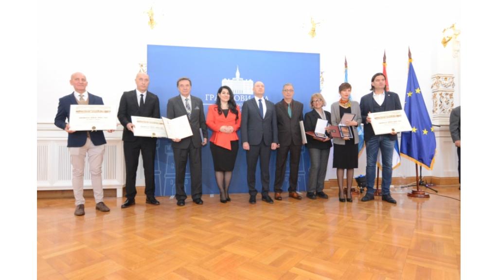 Oktobarska nagrada i Novembarska povelja Novog Sada uručene zaslužnim građanima