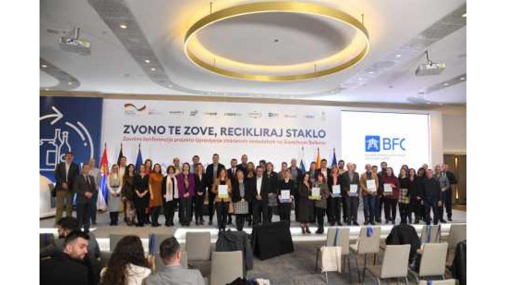 Grad Novi Sad dobio priznanje za doprinos boljem upravljanju staklenom ambalažom