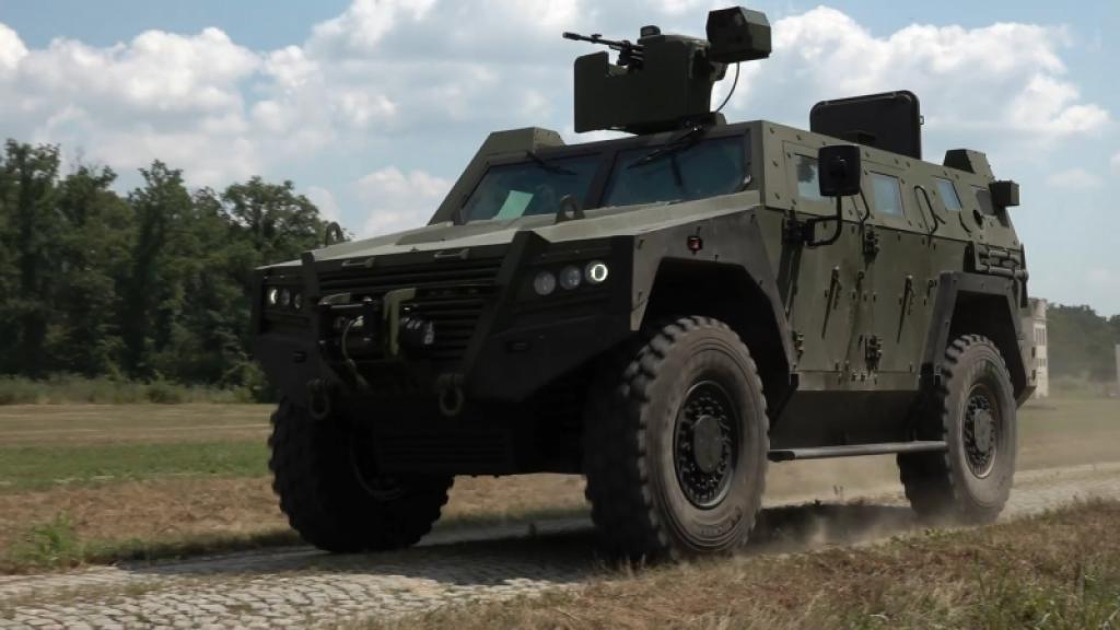 U sudaru borbenog vozila Vojske Srbije i automobila poginula žena