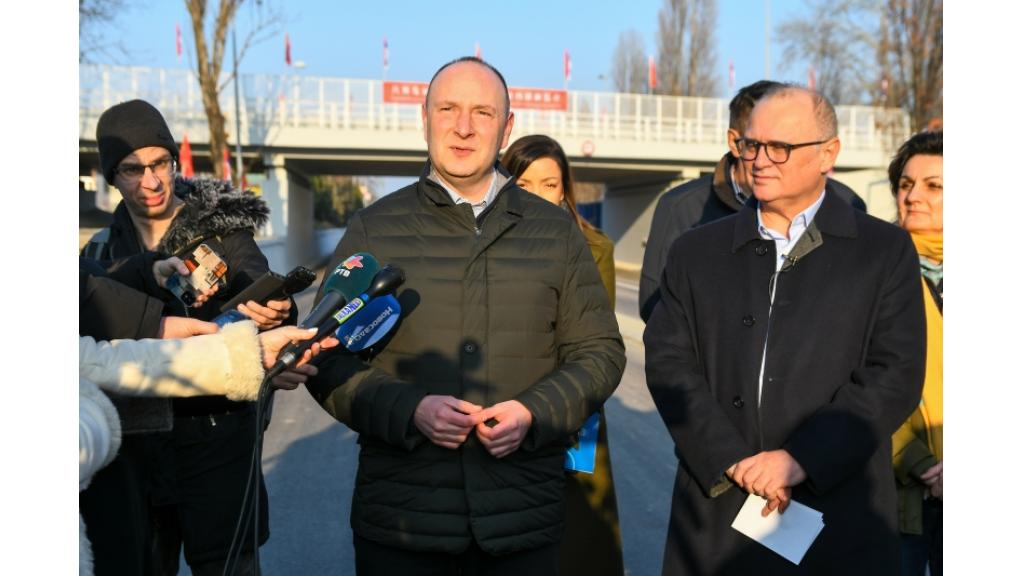 Gradonačelnik Đurić i ministar Vesić obišli Partizansku ulicu 