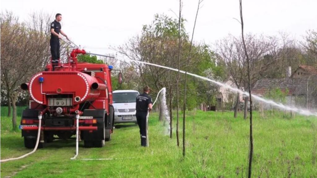 Članovi dobrovoljnih vatrogasnih društava sproveli akciju zalivanja sadnica