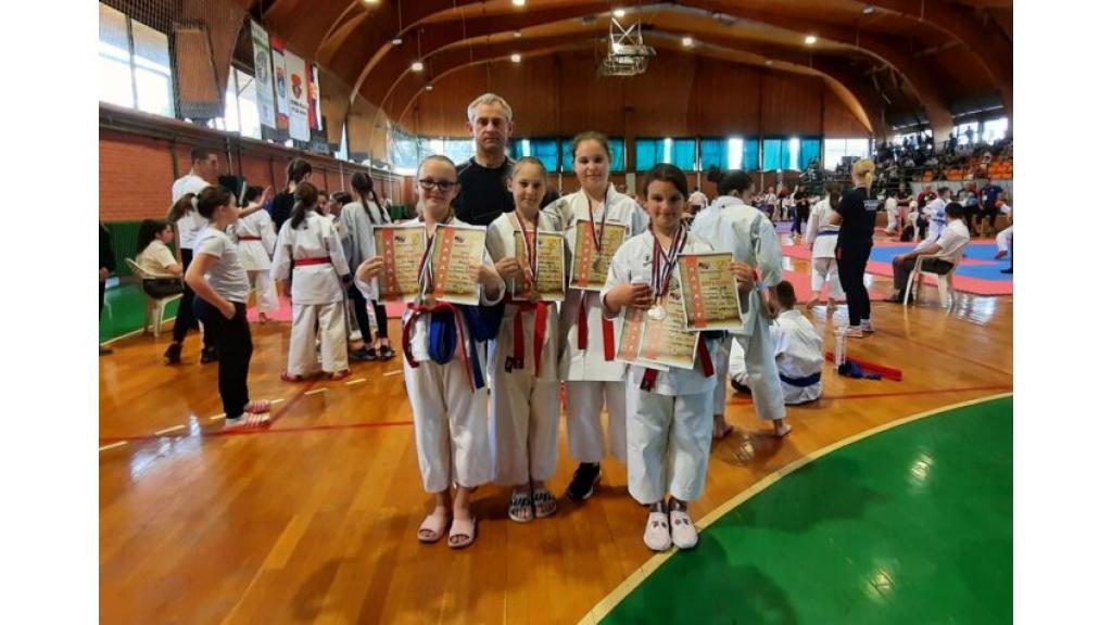 Pet medalja za Karate klub „Crvenka“ na Prvenstvu Vojvodine