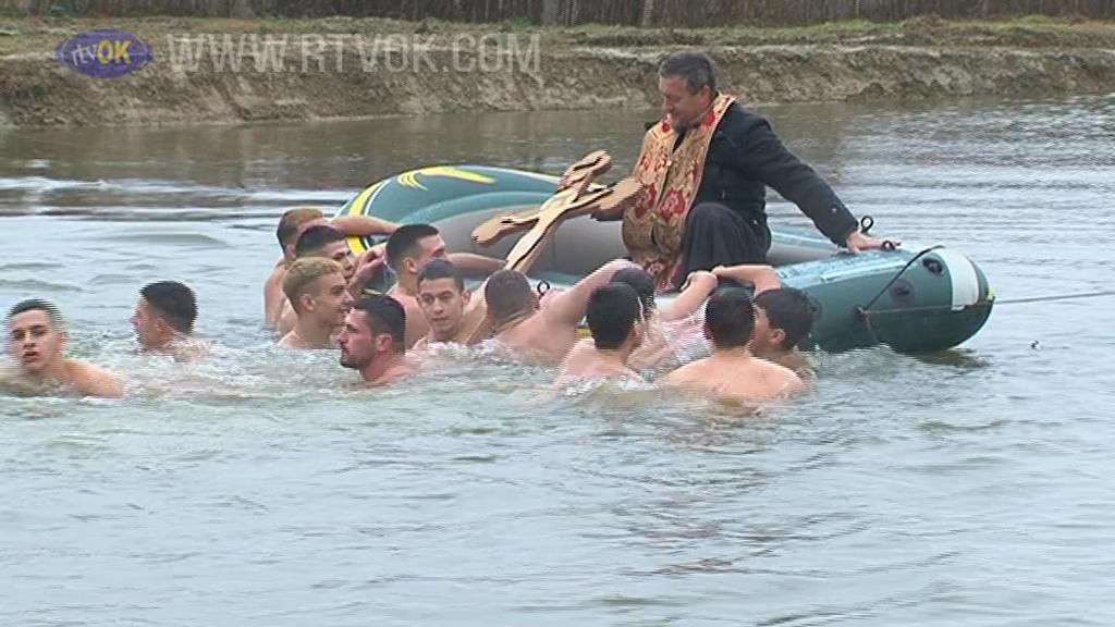Održano tradicionalno plivanje za časni krst u Crepaji