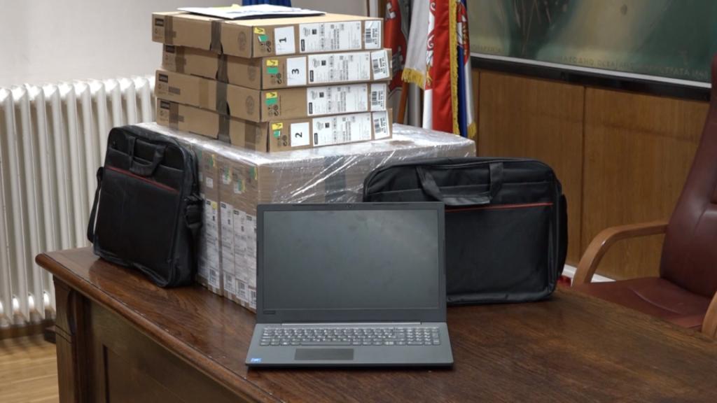Ministarstvo državne uprave doniralo Pančevu dvadeset laptop računara