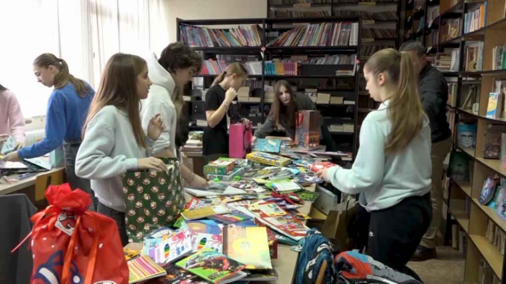 Brankova škola pripremila paketiče za decu obolelu od raka