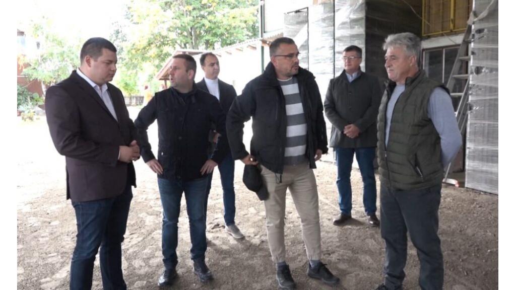 Ministar Nedimović u poseti selu Kupinik