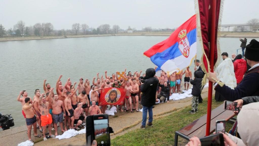 Plivanje  za krst časni u Vršcu okupilo rekordan broj takmičara