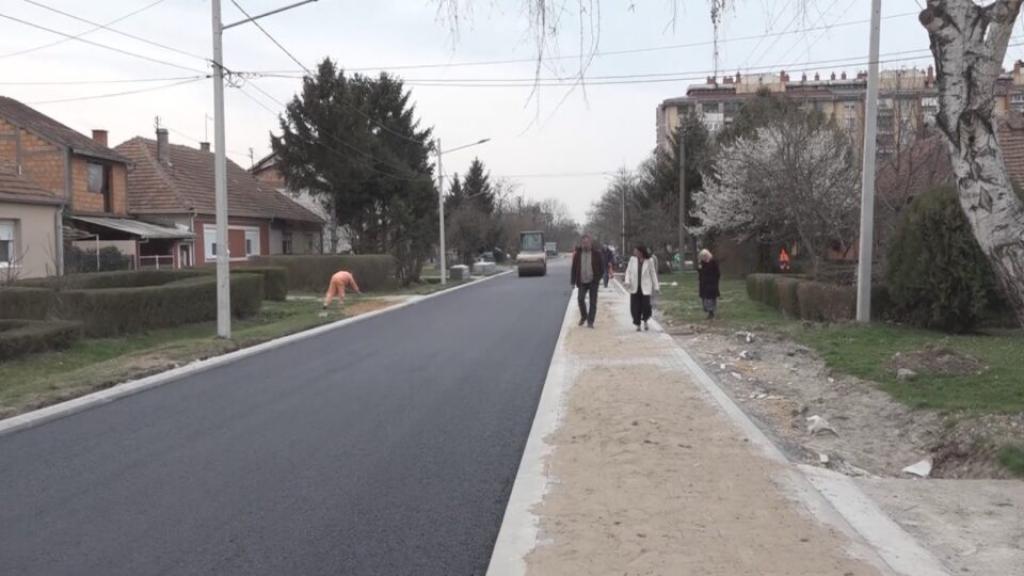 Prvi sloj asfalta u Ive Andrića