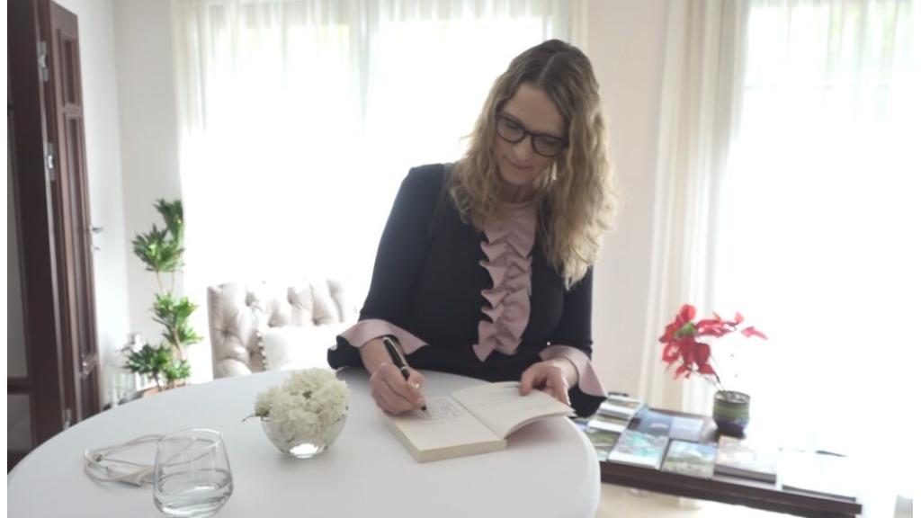 Slovenačka književnica Bronja Žakelj predstavila  debitantski roman „Belo se pere na 90“