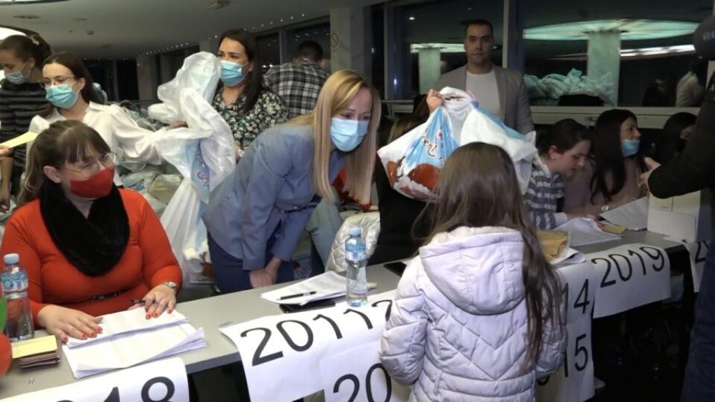 Više od 5000 novogodišnjih paketića za decu u Vršcu