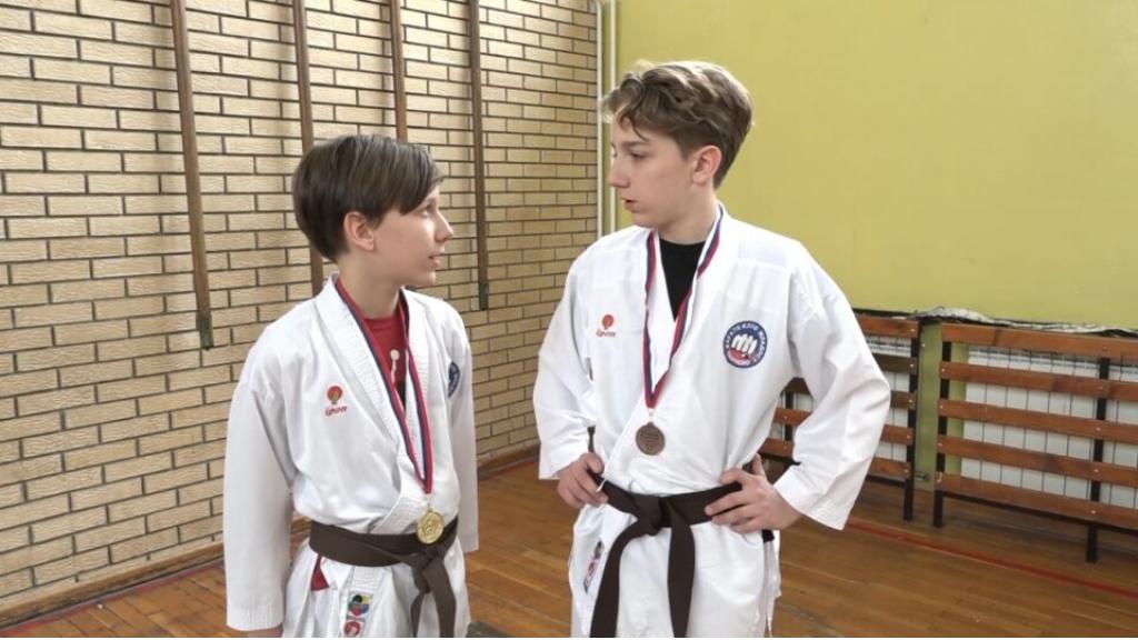 Braća Milutinović doneli OŠ „Đura Jakšić“medalje sa takmičenja u karateu
