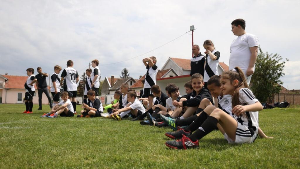 Prvi Memorijalni fudbalski turnir „Boško Brankov“ okupio veliki broj mališana