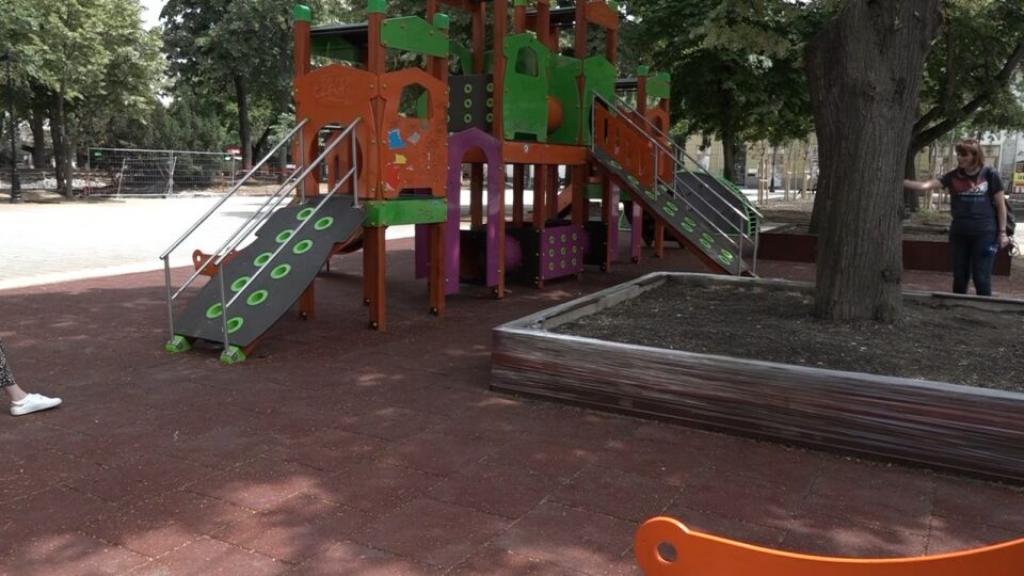 Dečje igralište u Gradskom parku na meti vandala