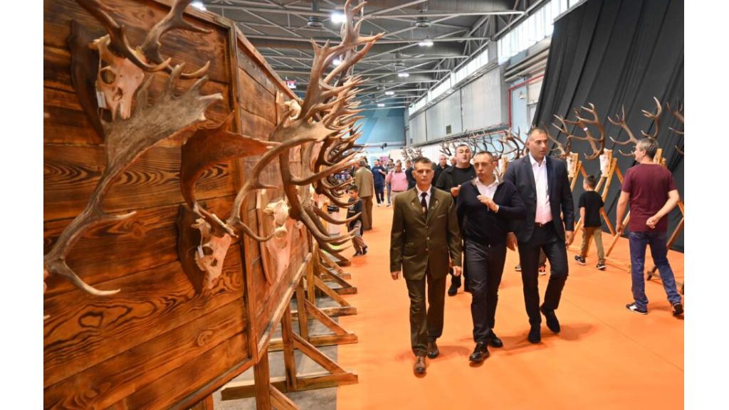 Ministar Vulin obišao Međunarodni sajam lova i ribolova u Novom Sadu