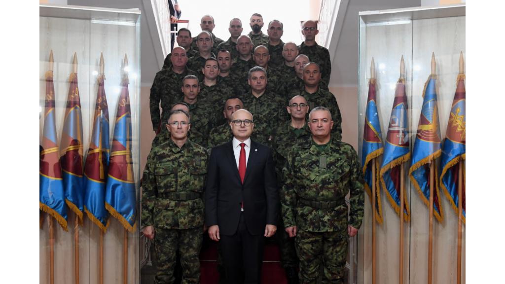 Ministar Vučević obišao Komandu za obuku