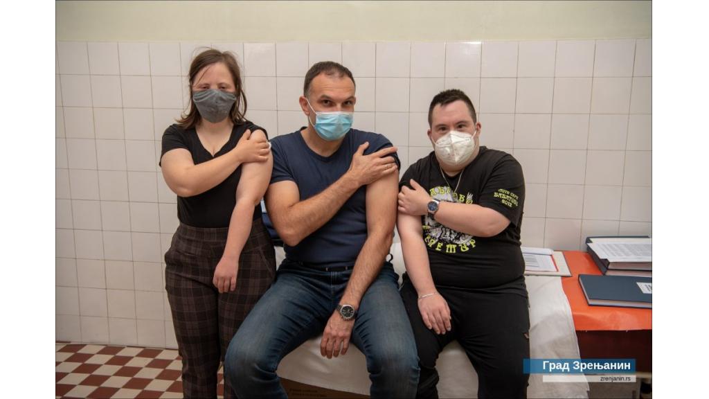 Gradonačelnik Zrenjanina primio treću dozu vakcine i uputio poziv građanima da se vakcinišu