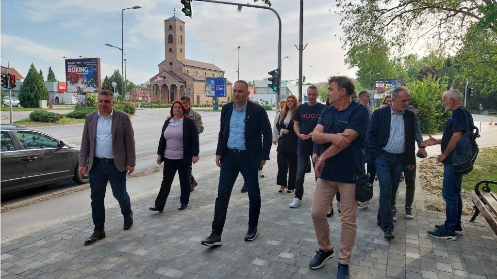 Gradonačelnik obišao završne radove na rekonstrukciji dela trotoara na bulevaru Veljka Vlahovića