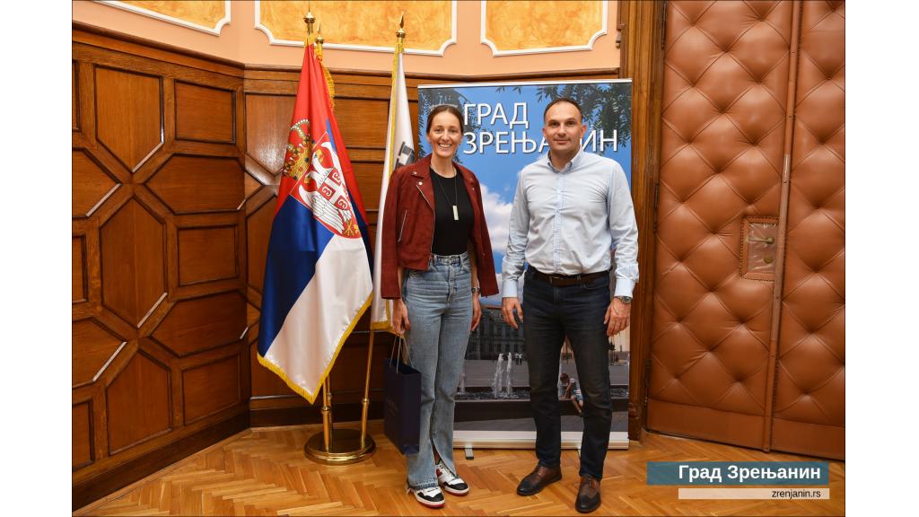 Gradonačelnik ugostio proslavljenu srpsku odbojkašicu Maju Ognjenović