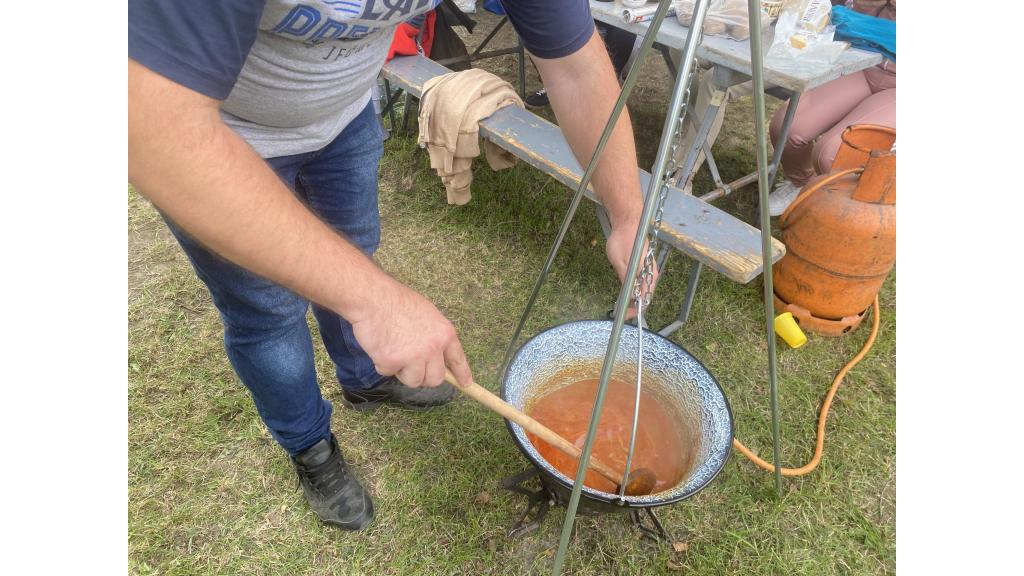 Kuvanje riblje čorbe u Belom Blatu-da se tradicija ne zaboravi