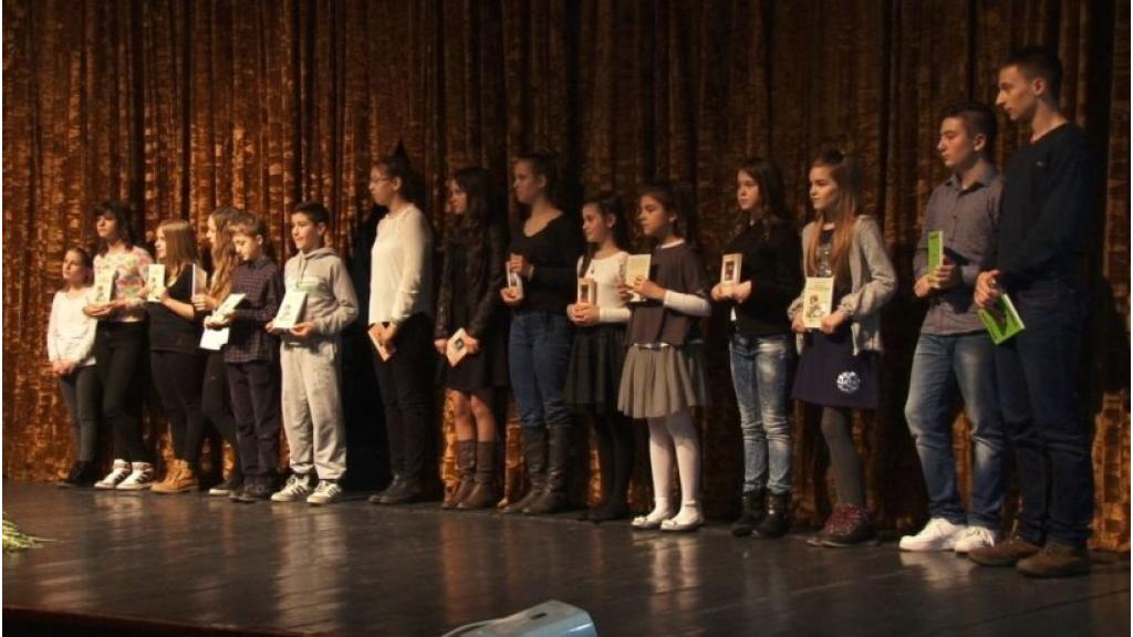 Pet zlatnih diploma iz Sečnja za recitatore iz opštine Stara Pazova 
