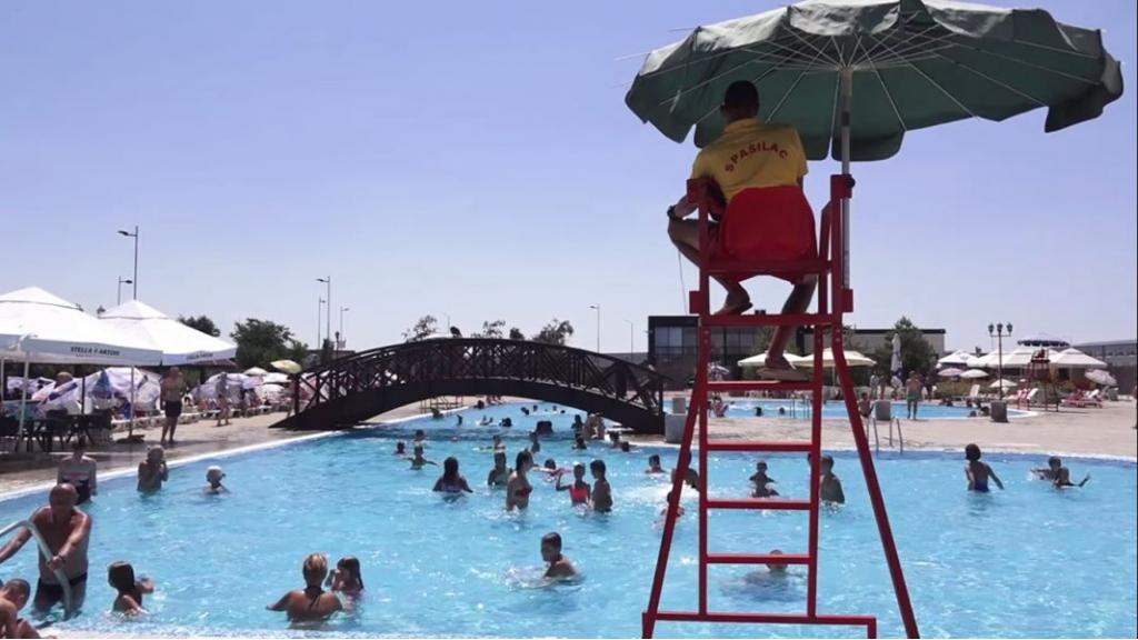 Sedmoro spasilaca brine o bezebednosti kupača na Pazovačkim bazenima