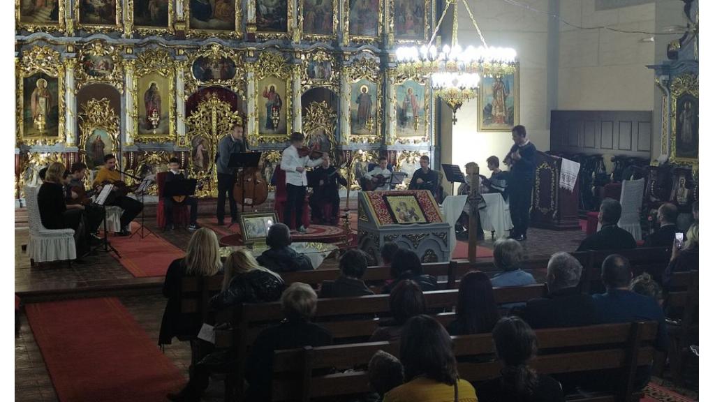 Koncert orkestra Ljubinka Lazića pred punom crkvom u Belegišu