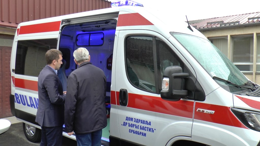 Vozni park Doma zdravlja u Srbobranu bogatiji za novo vozilo hitne pomoći