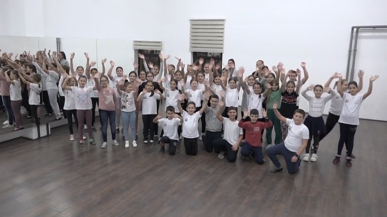 Dečiji folklorni ansambl u Vrbasu radi punom snagom 